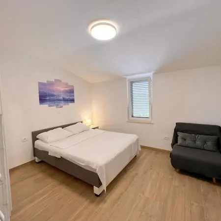 Apartman One Bedroom With Sea View 4 Lovište