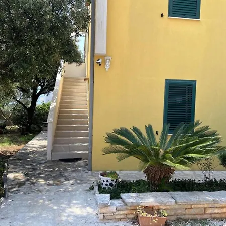 Apartman One Bedroom With Sea View 4 *