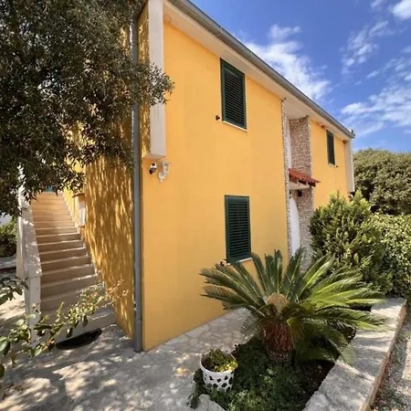 Apartman One Bedroom With Sea View 4 Lovište